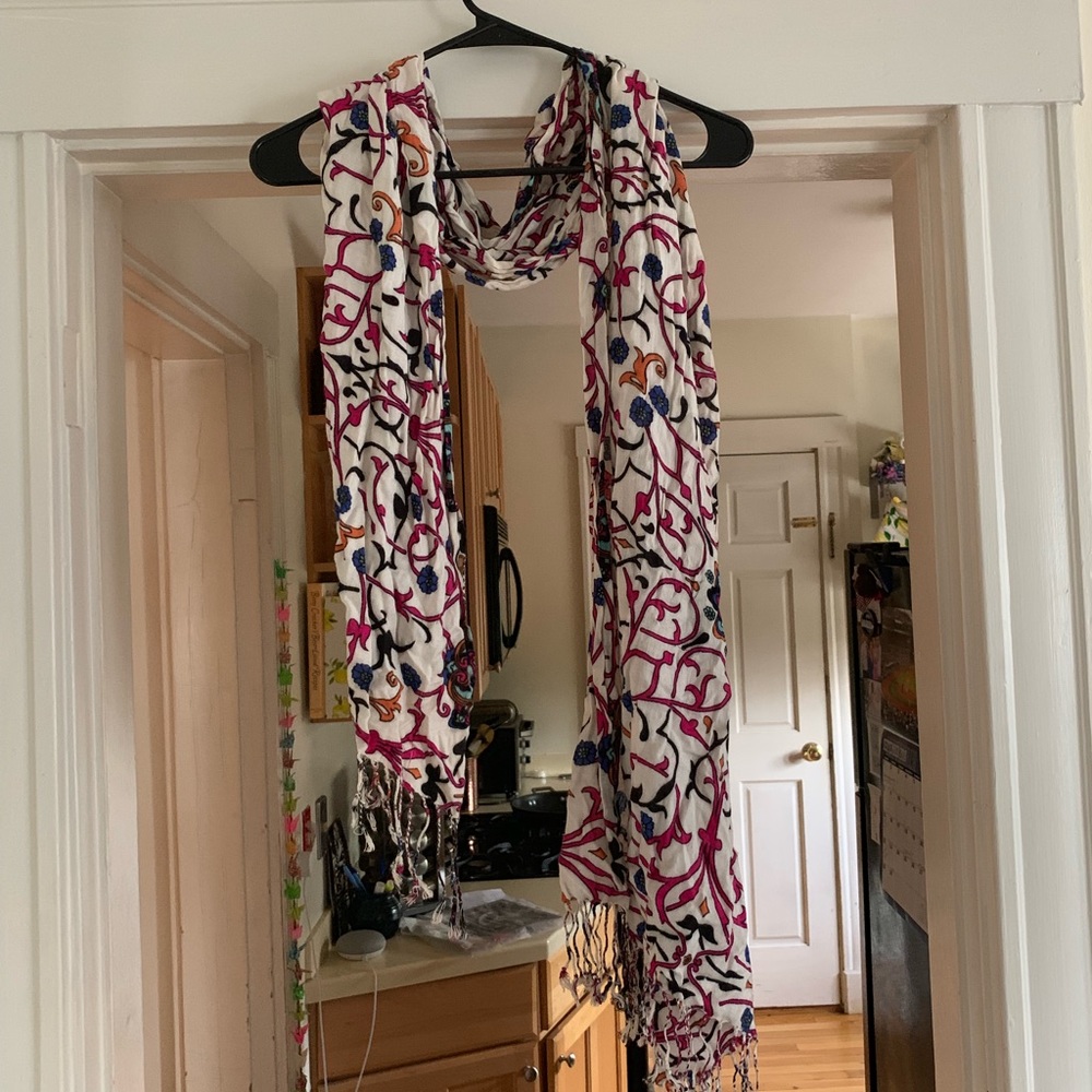 Beautifully detailed scarf